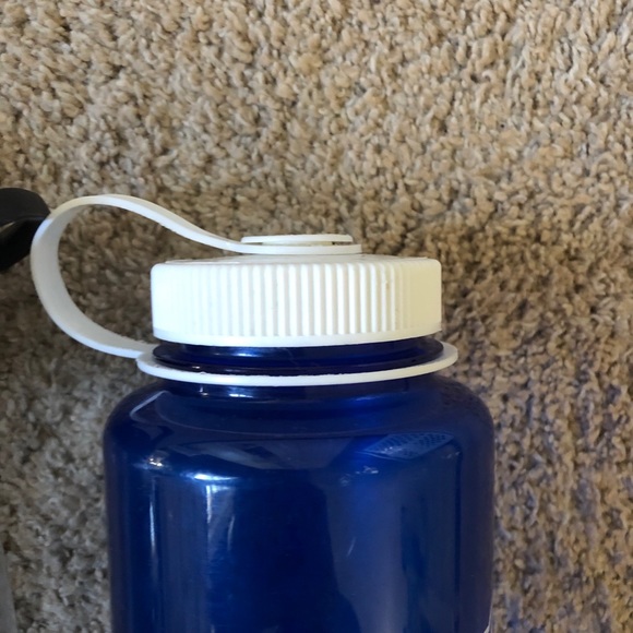 CCSU Water bottles - Picture 7 of 7